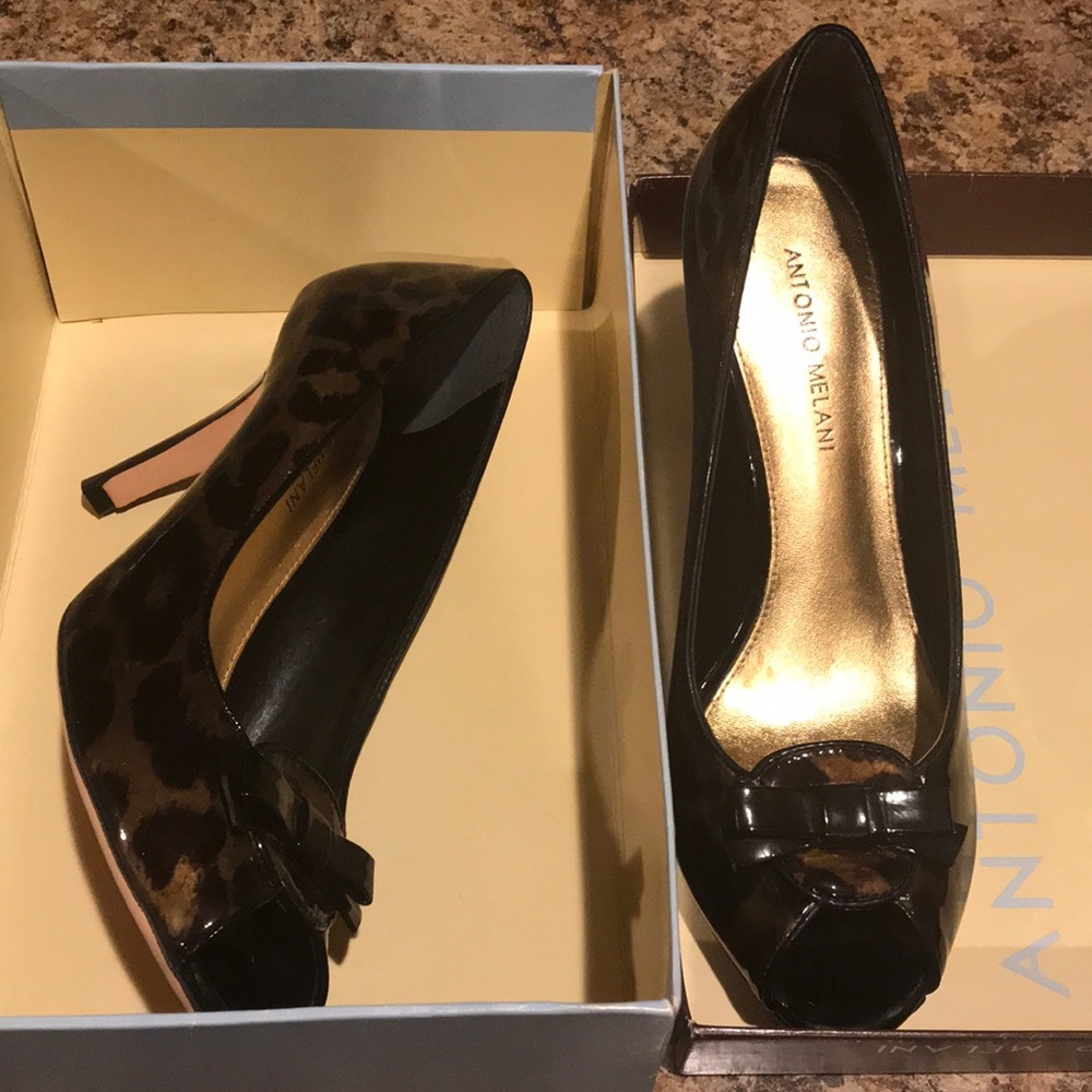 NWT Antonio Melani peep-toe patent leather heels